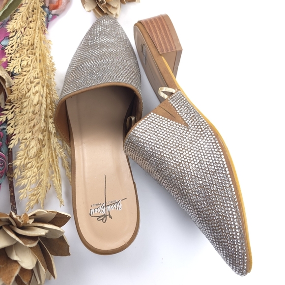 Bisou Bisou Shoes - 🔴 Bisou Bisou Elegant Silver Women's Mules Sz 7